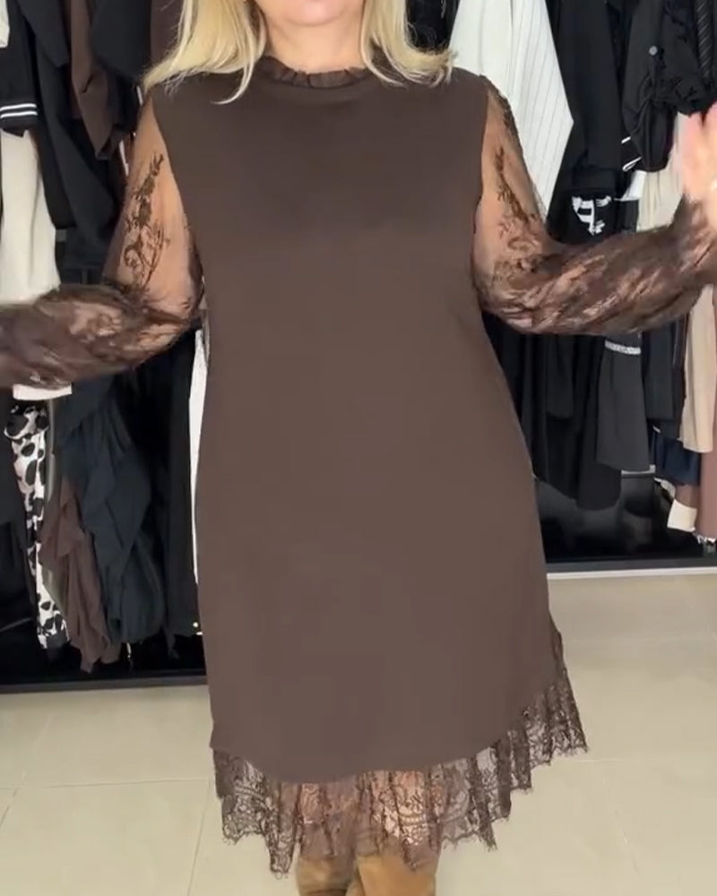 Anna-Berg | Elegant With Lace And Slit in a Flattering Cut