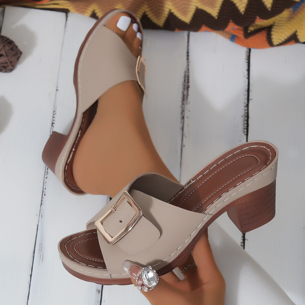 Anna-Berg | Feminine Sandals with a Flattering Silhouette