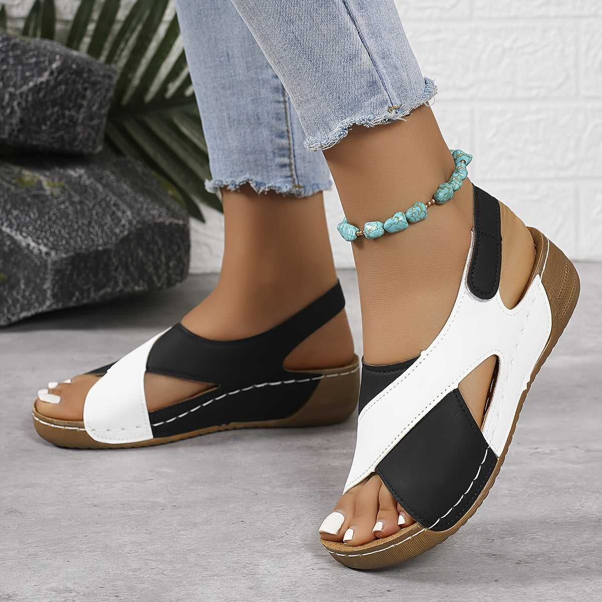Anna-Berg | Effortless Adjustable Sandals Made to Turn Heads