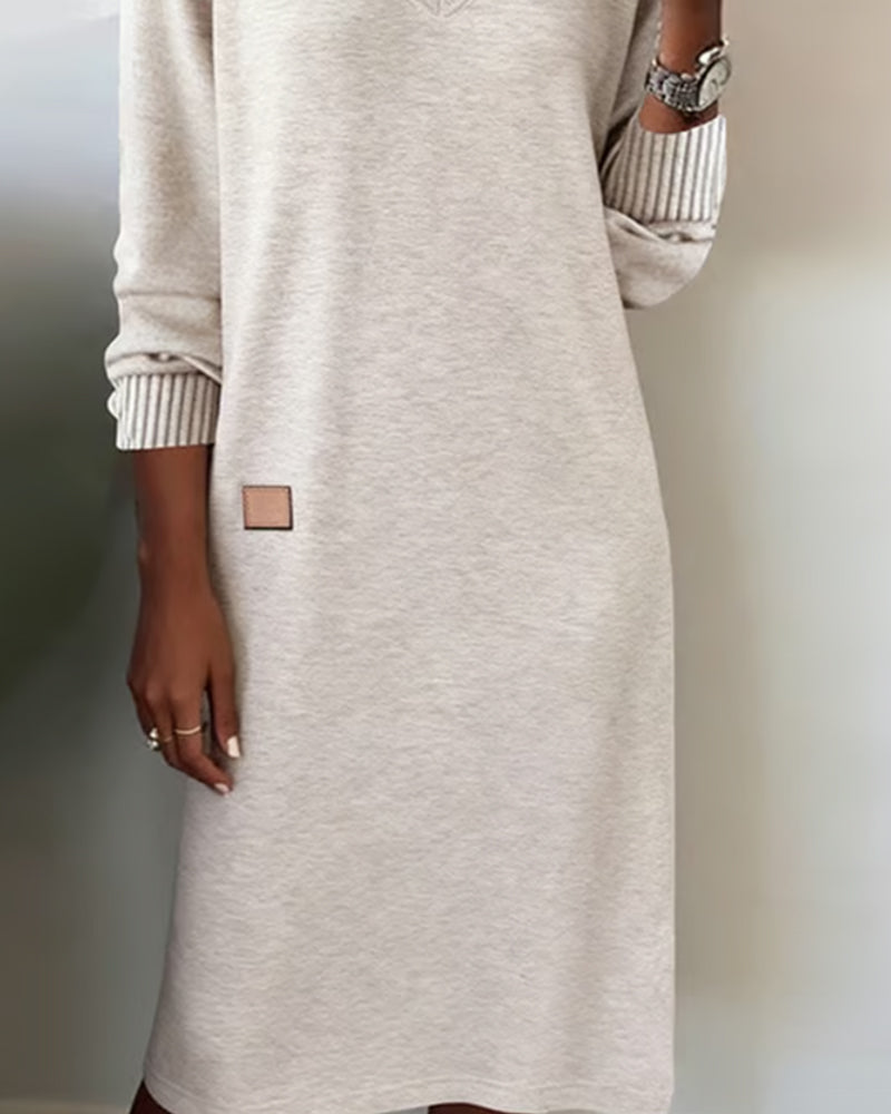 Anna-Berg | Modern Knit Dress With V-Neck And Long Sleeves