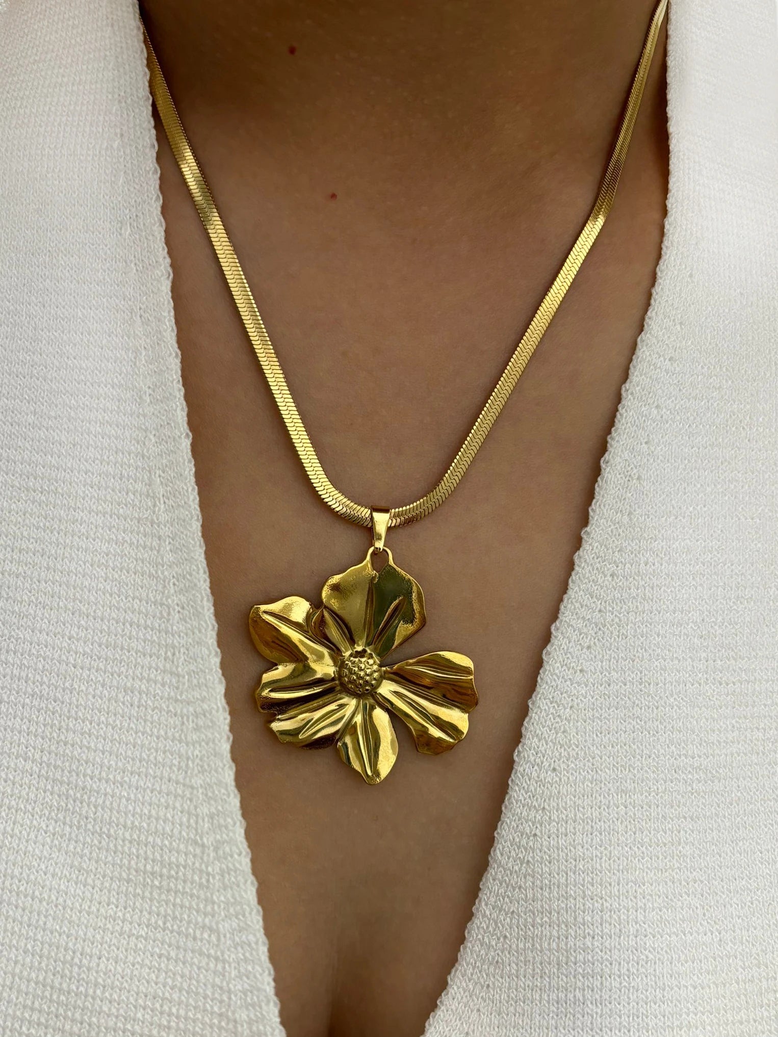 Fioren Hanging Collar