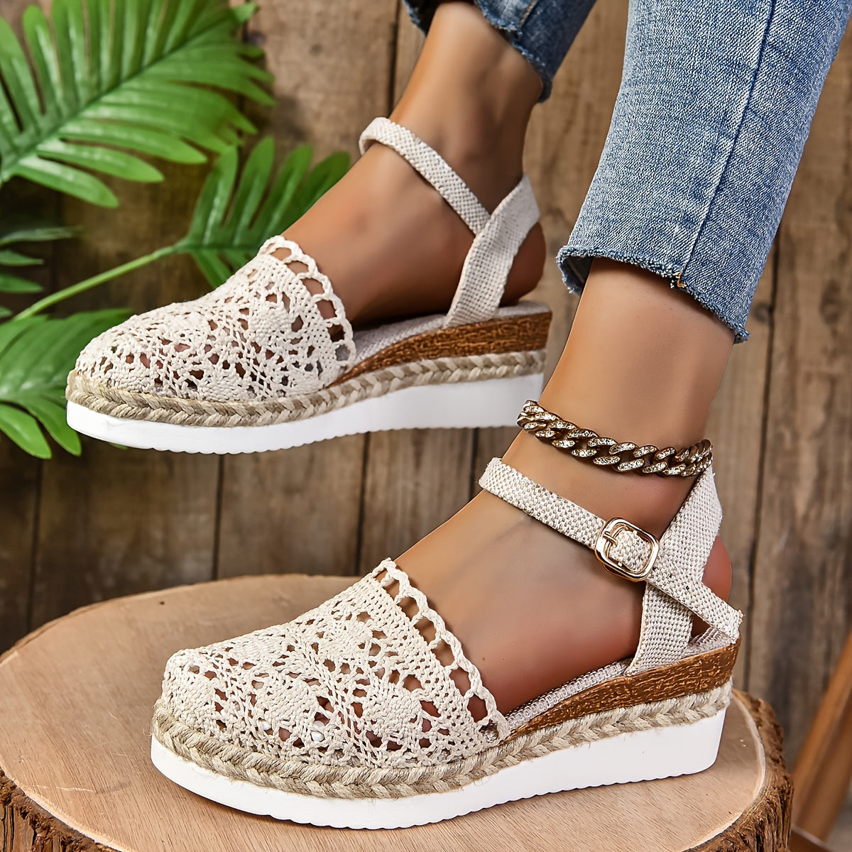 Anna-Berg | Chic Orthopedic Adjustable Sandals in a Flattering Cut