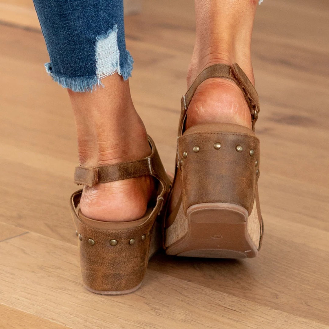 Anna-Berg | Graceful Suede Wedge Sandals Made to Turn Heads