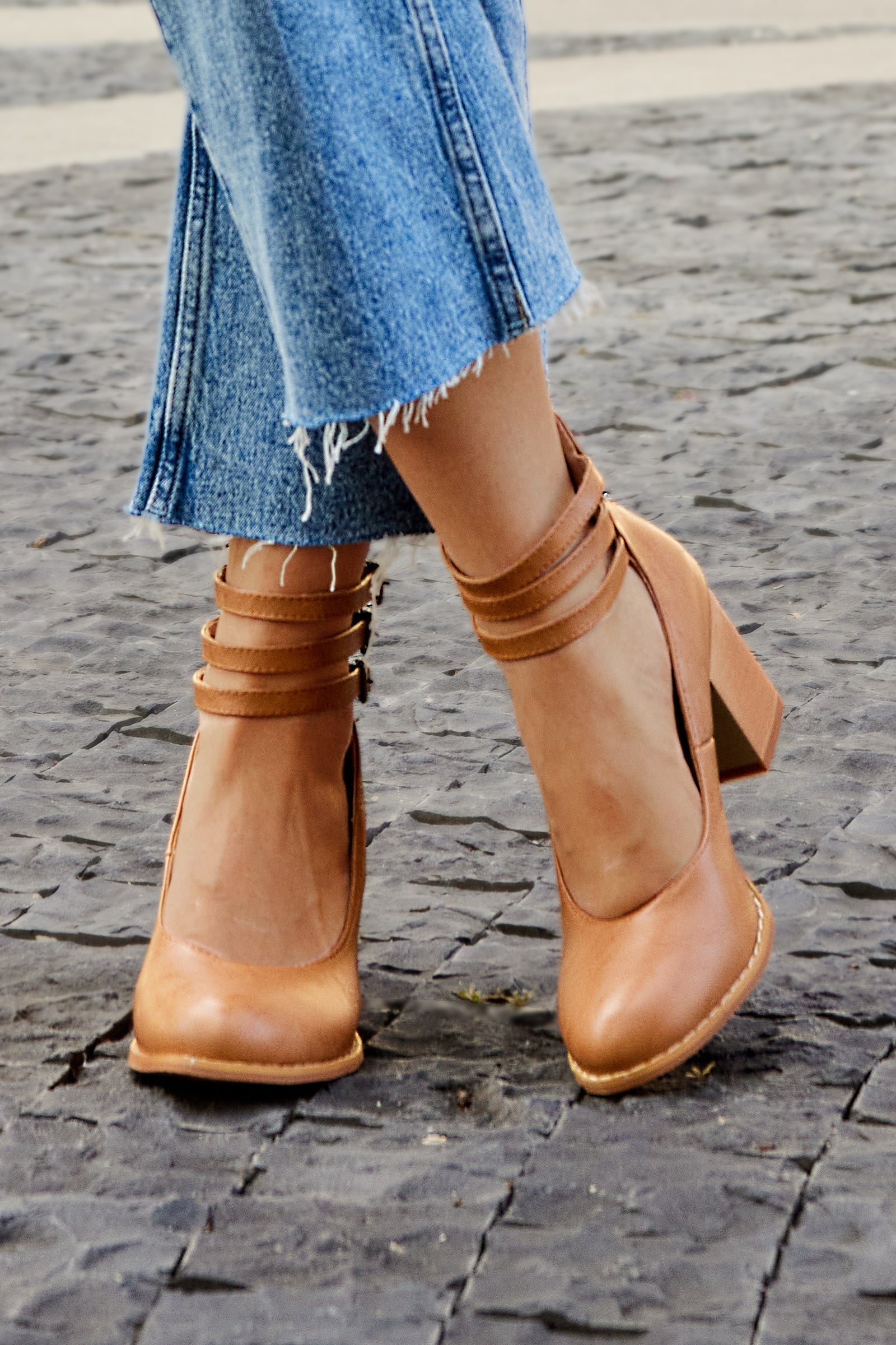 Anna-Berg | Flowing Smooth Sandals With Ankle Strap And Thick Heel