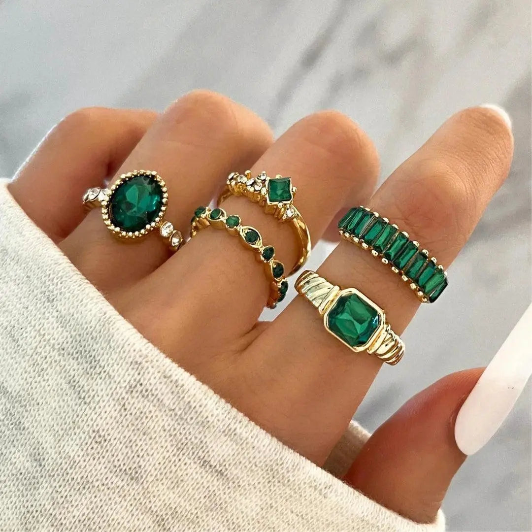 Luxury rings with green zirconia in gold