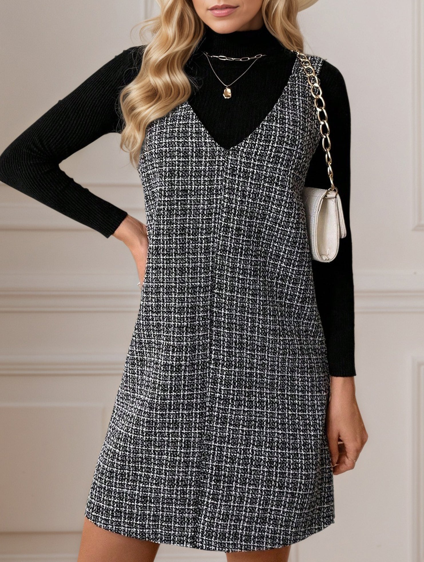Anna-Berg | Sleeveless With Suspenders And V-Neck Dress