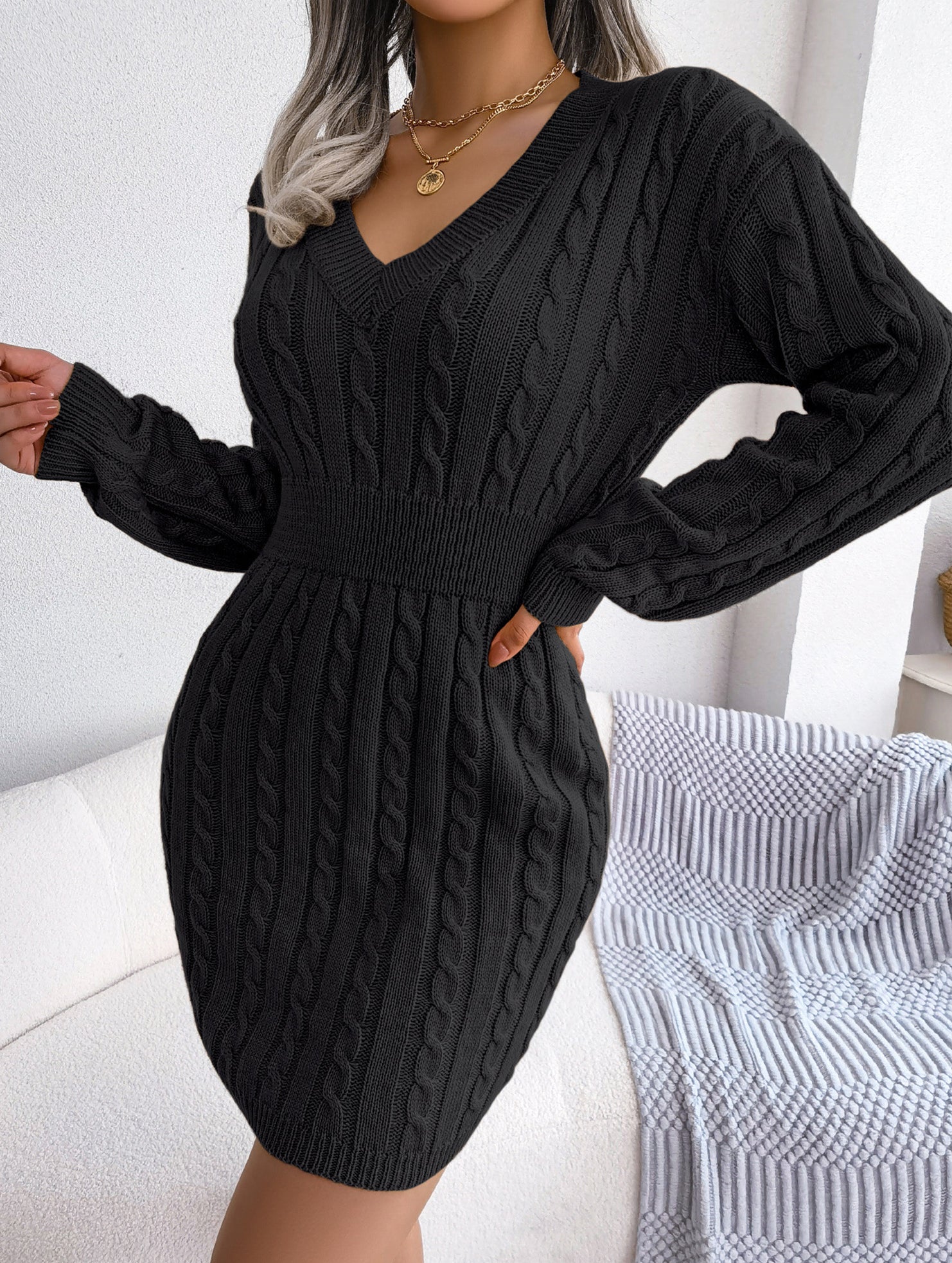 Anna-Berg | Fashionable Waist-Hugging Cable-Knitted Hip Dress