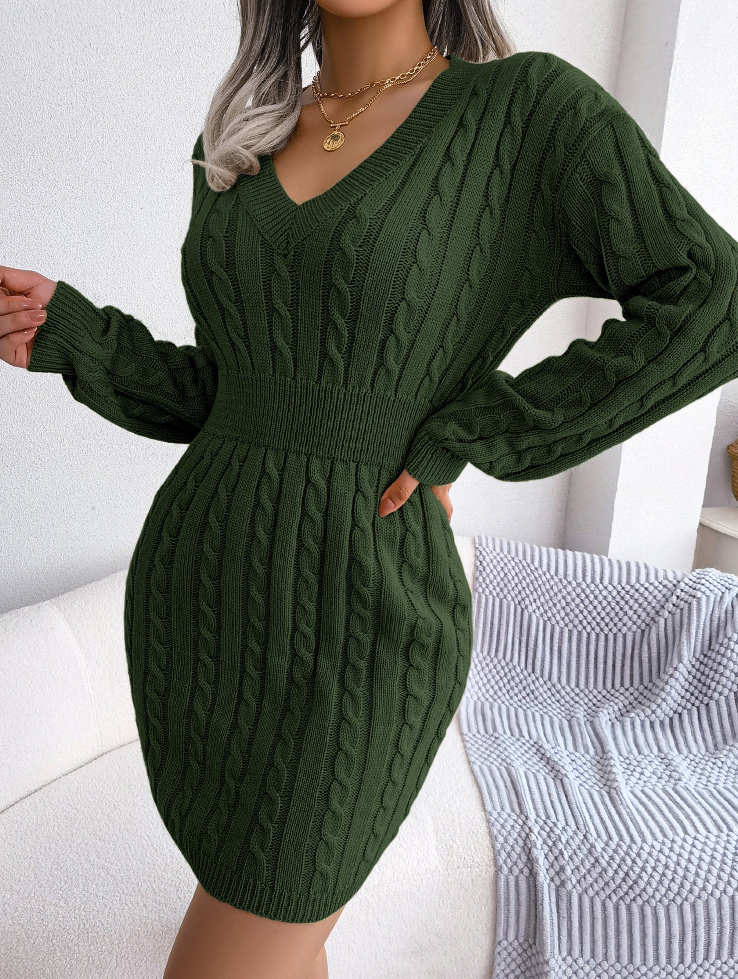 Anna-Berg | Fashionable Waist-Hugging Cable-Knitted Hip Dress