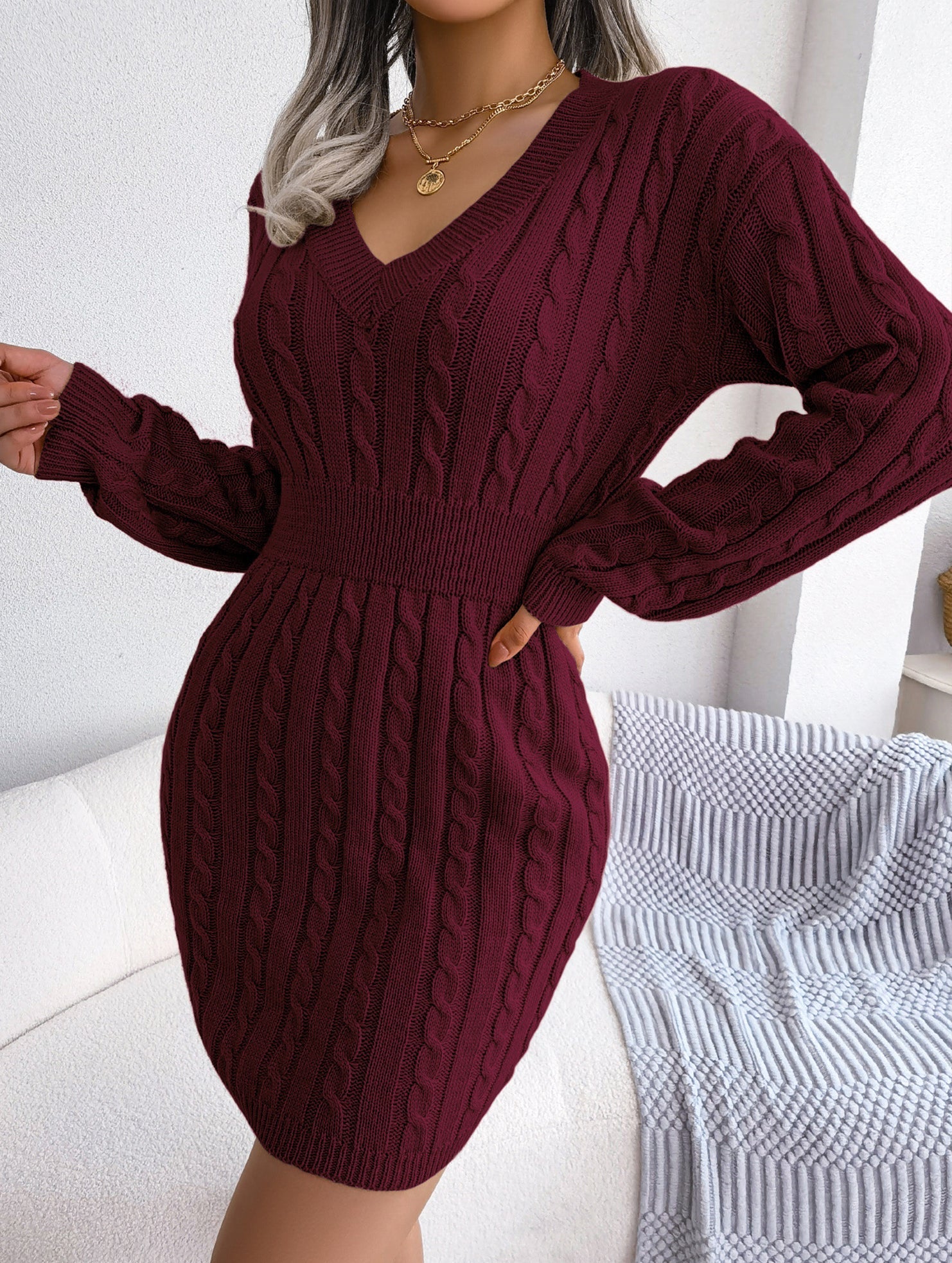 Anna-Berg | Fashionable Waist-Hugging Cable-Knitted Hip Dress