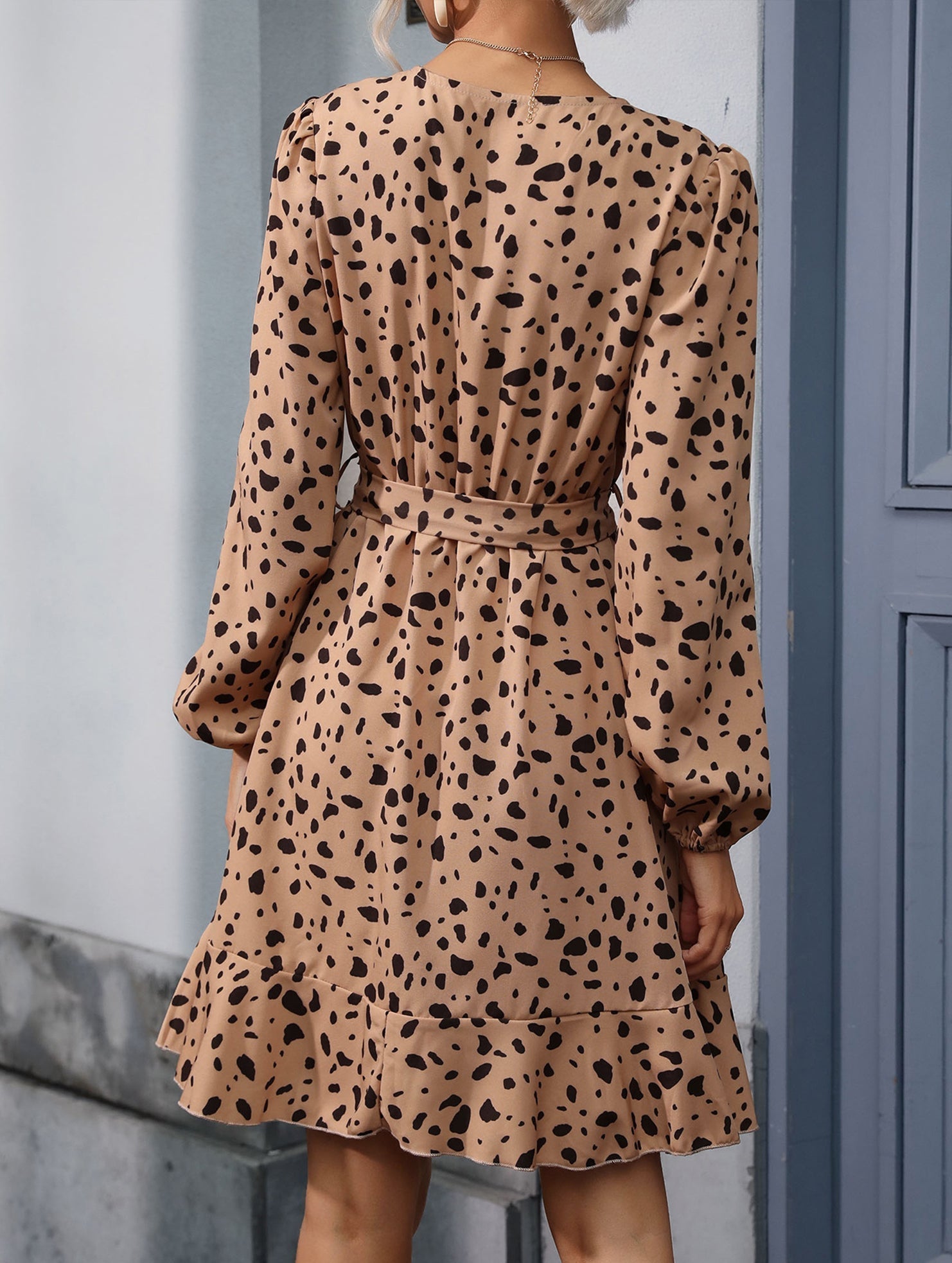 Anna-Berg | Retro-Style Fitted Waist V-Neck Leopard Dress