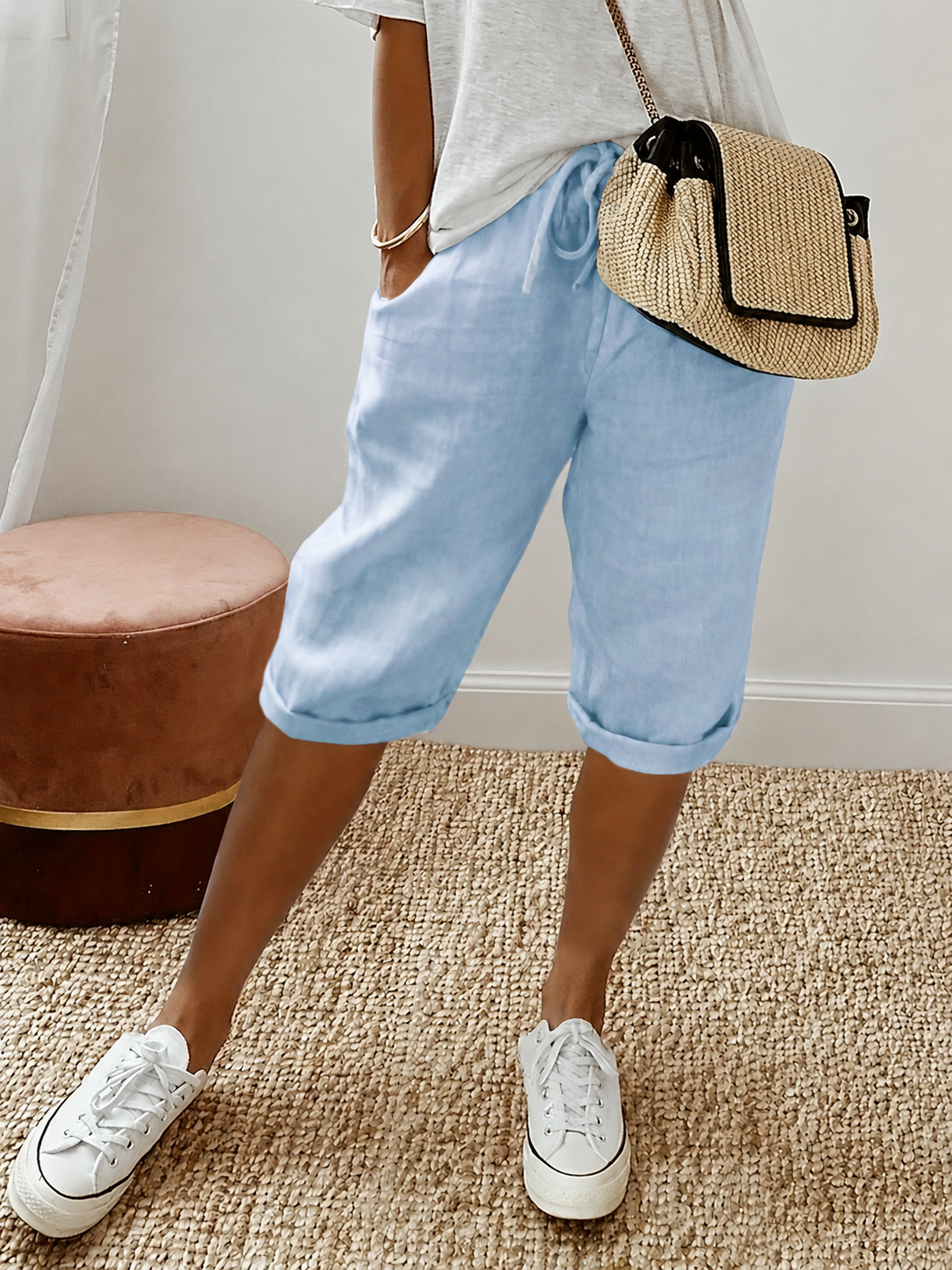 Anna-Berg | Feminine Relaxed Capri Pants with a Flattering Silhouette
