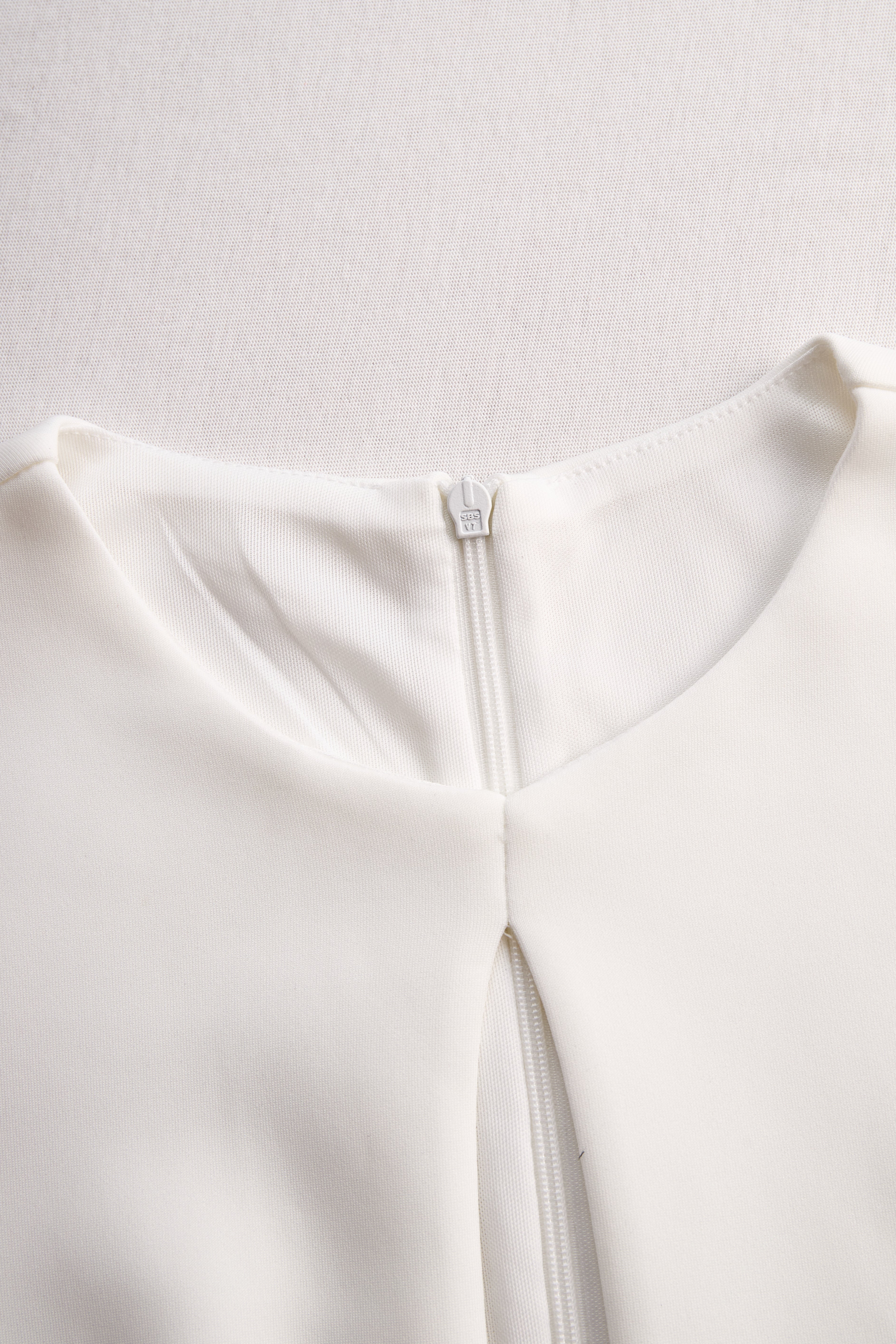 Anna-Berg | Elegant White Keyhole Pencil Dress
