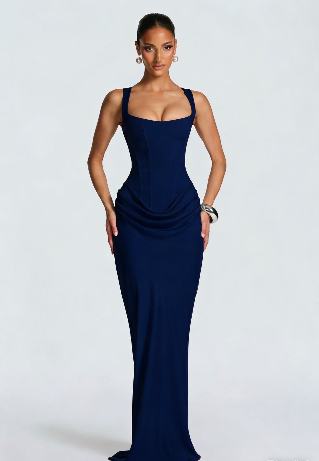 Anna-Berg | Flowing Nelya Dress with a Timeless Finish