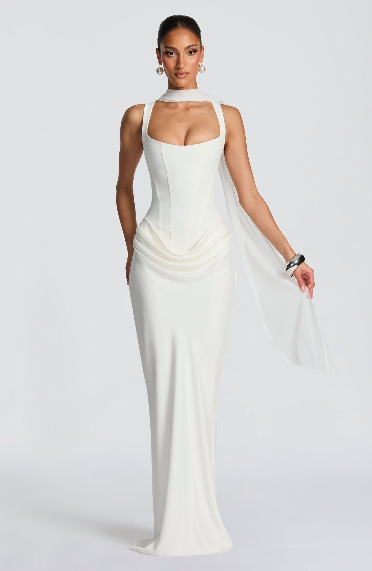 Anna-Berg | Flowing Nelya Dress with a Timeless Finish