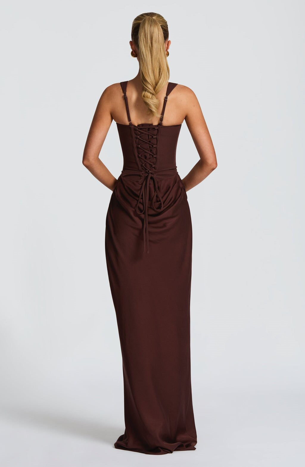 Anna-Berg | Flowing Nelya Dress with a Timeless Finish