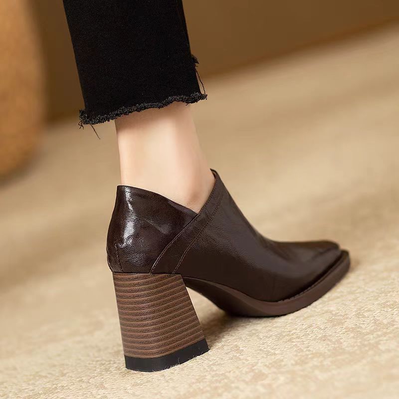 Anna-Berg | Heels with Pointed Toe, Leather