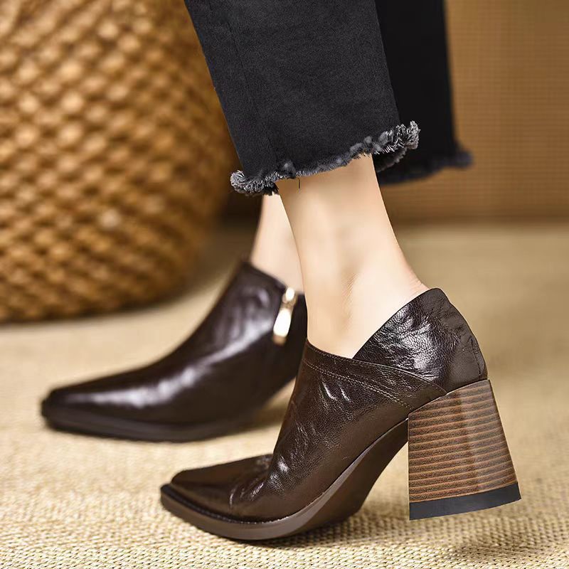 Anna-Berg | Heels with Pointed Toe, Leather