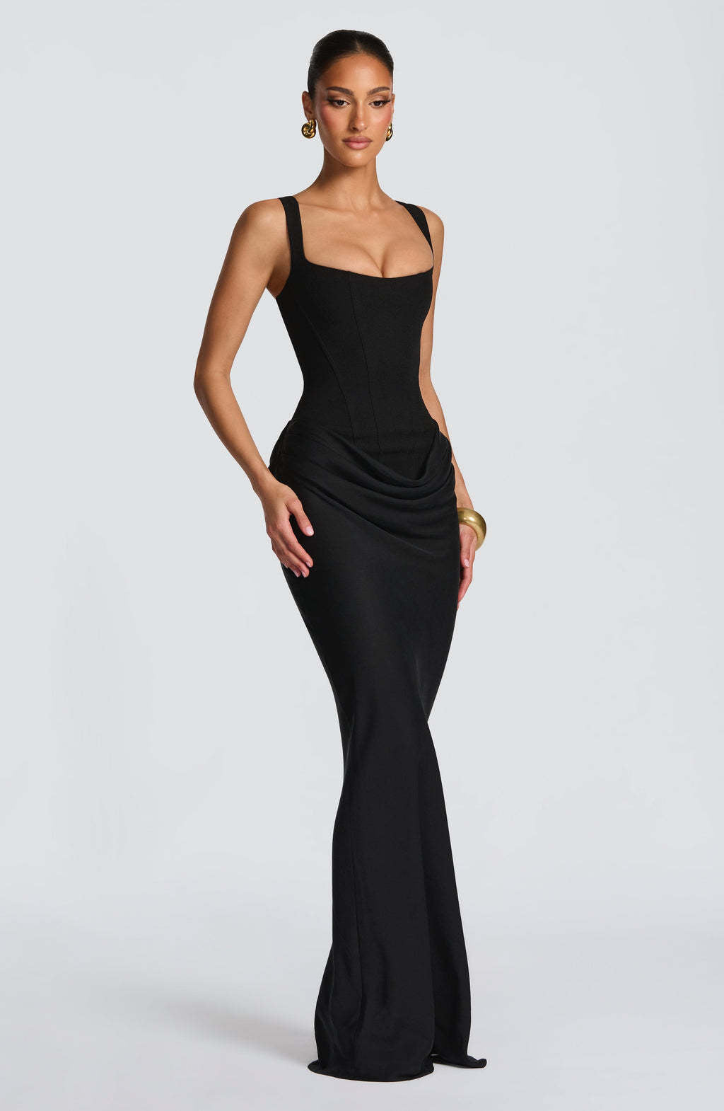 Anna-Berg | Flowing Nelya Dress with a Timeless Finish