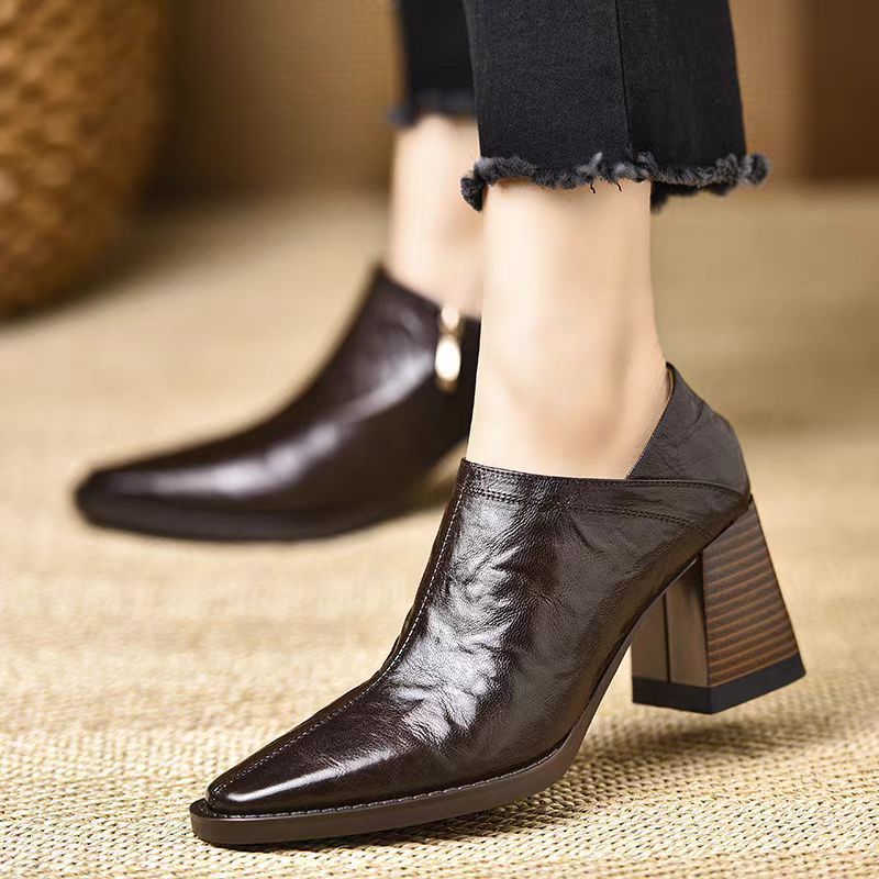 Anna-Berg | Heels with Pointed Toe, Leather