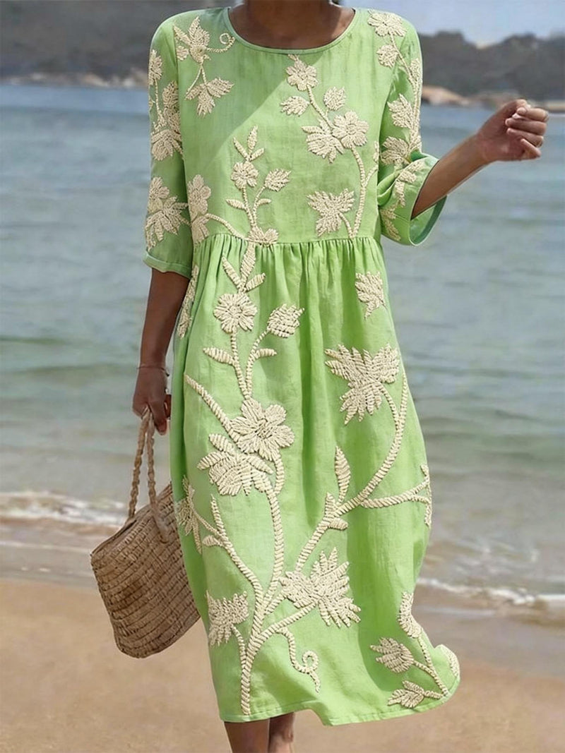 Anna-Berg | Chic Embroidered Vintage Dress with a Flattering Silhouette