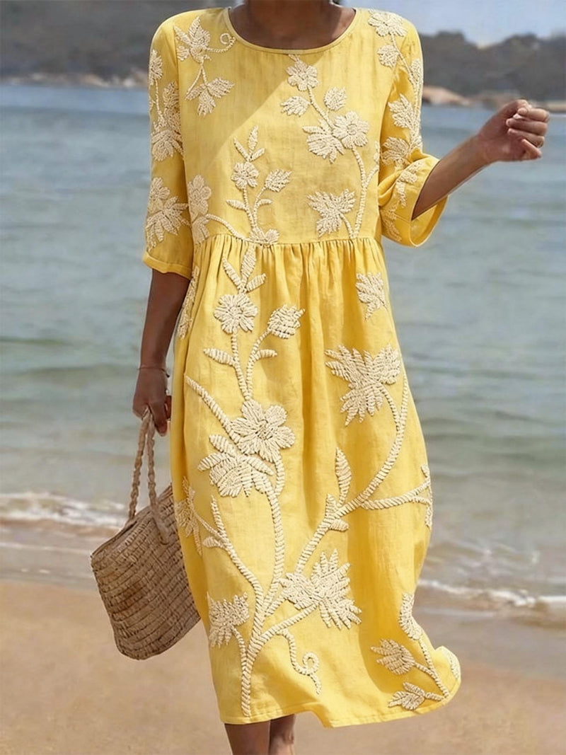 Anna-Berg | Chic Embroidered Vintage Dress with a Flattering Silhouette