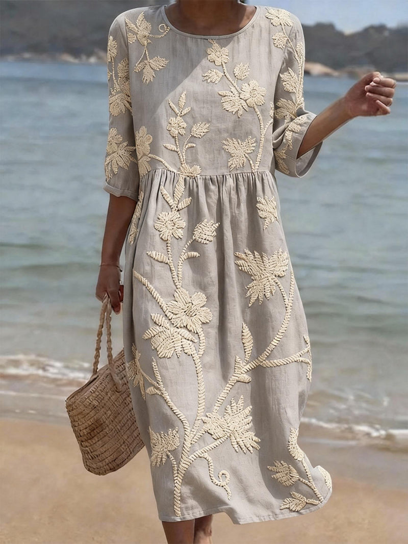 Anna-Berg | Chic Embroidered Vintage Dress with a Flattering Silhouette