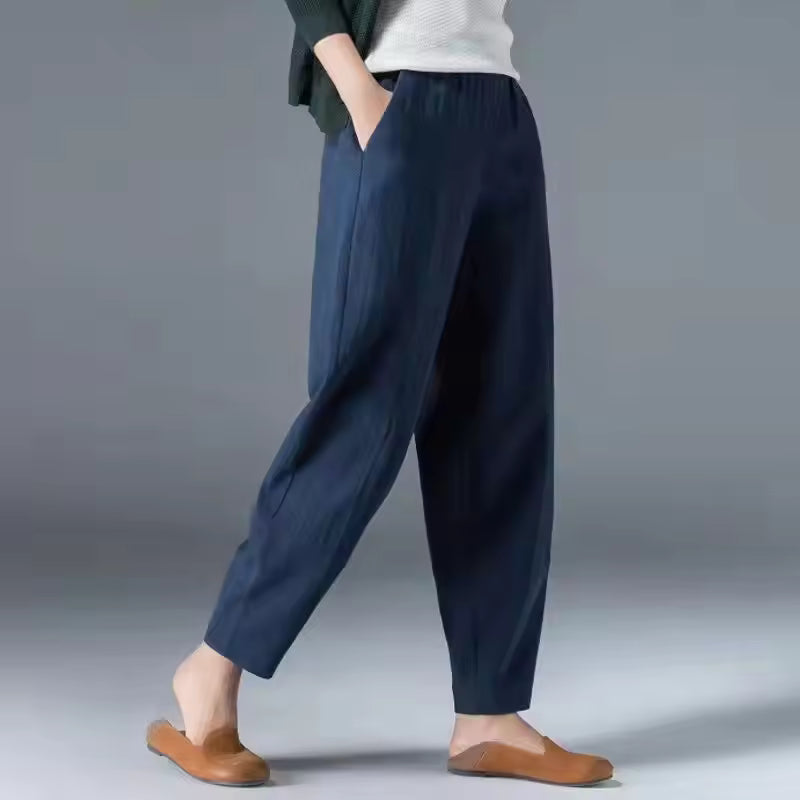 Anna-Berg | Feminine Lightweight Summer Trousers with a Timeless Finish