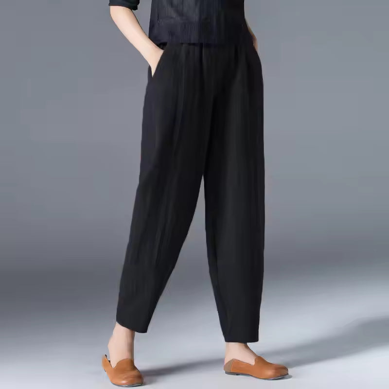 Anna-Berg | Feminine Lightweight Summer Trousers with a Timeless Finish