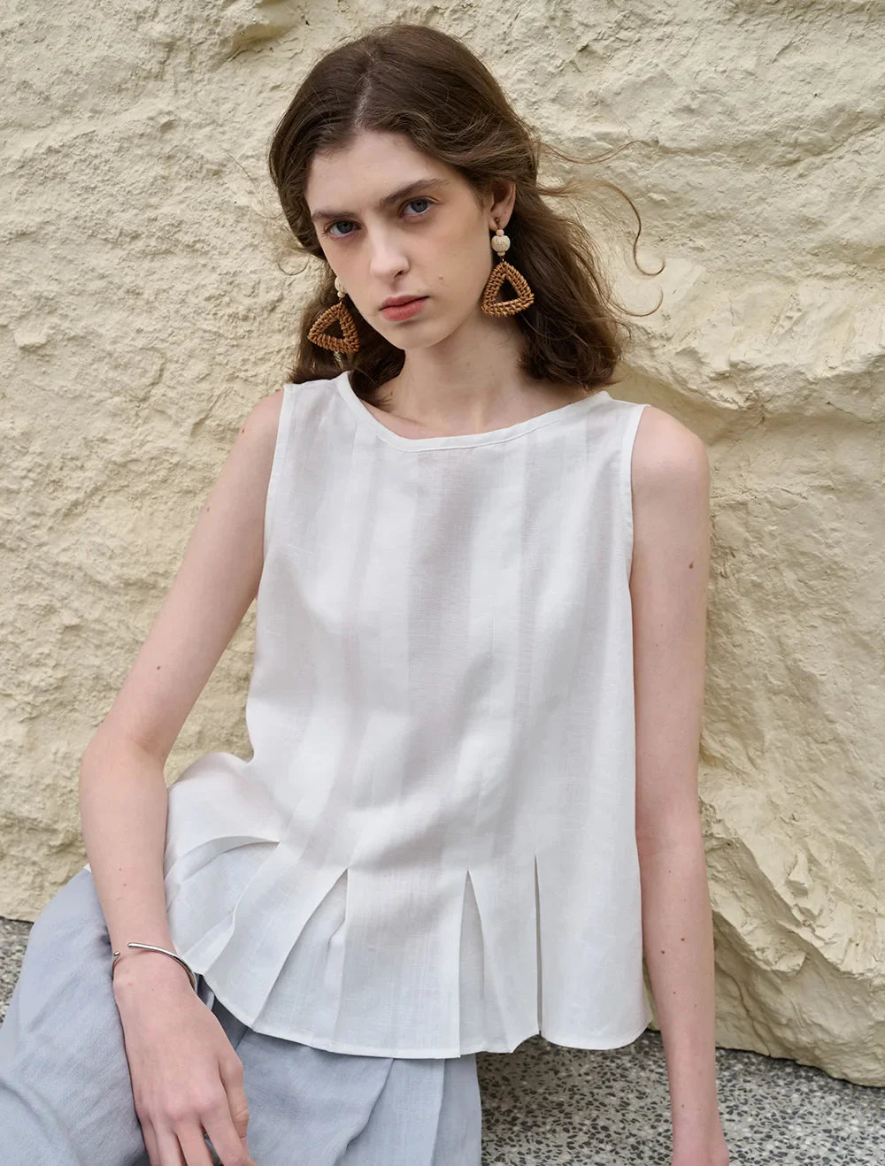 Anna-Berg | Natural Pleated Hem Linen Top