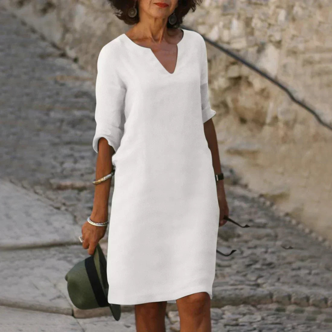 Anna-Berg | Elegant V-Neck Knee-Length Dress With 3/4 Sleeves