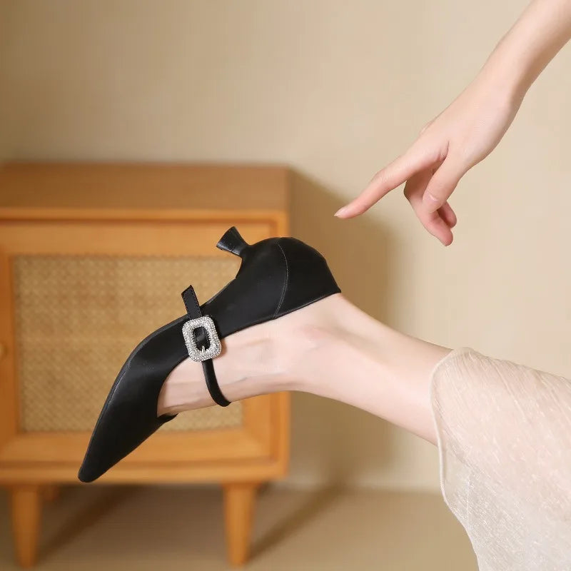 Anna-Berg | Kitten Heels in Classic Style