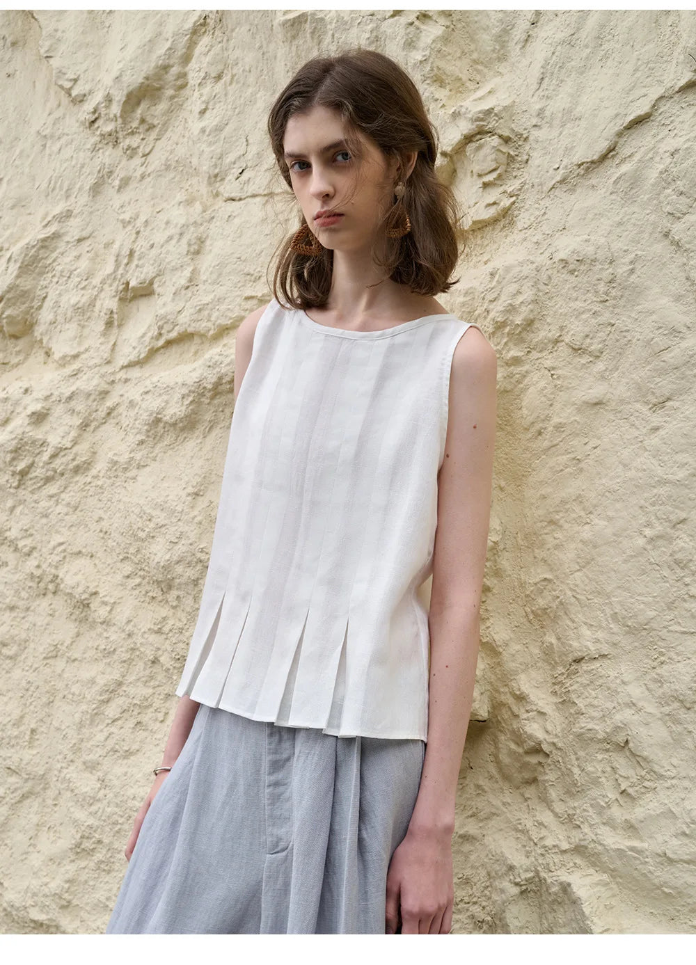 Anna-Berg | Natural Pleated Hem Linen Top