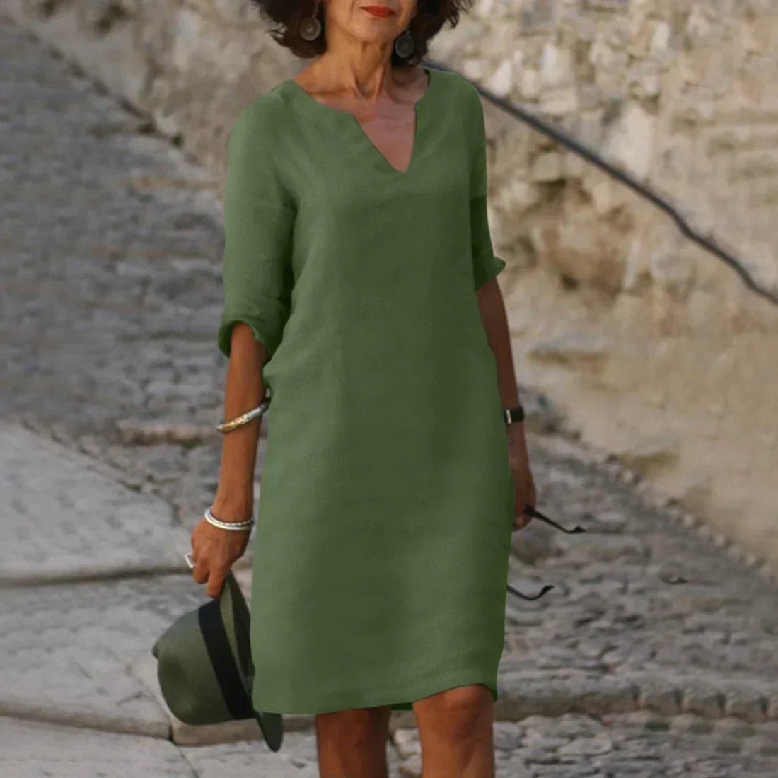 Anna-Berg | Elegant V-Neck Knee-Length Dress With 3/4 Sleeves