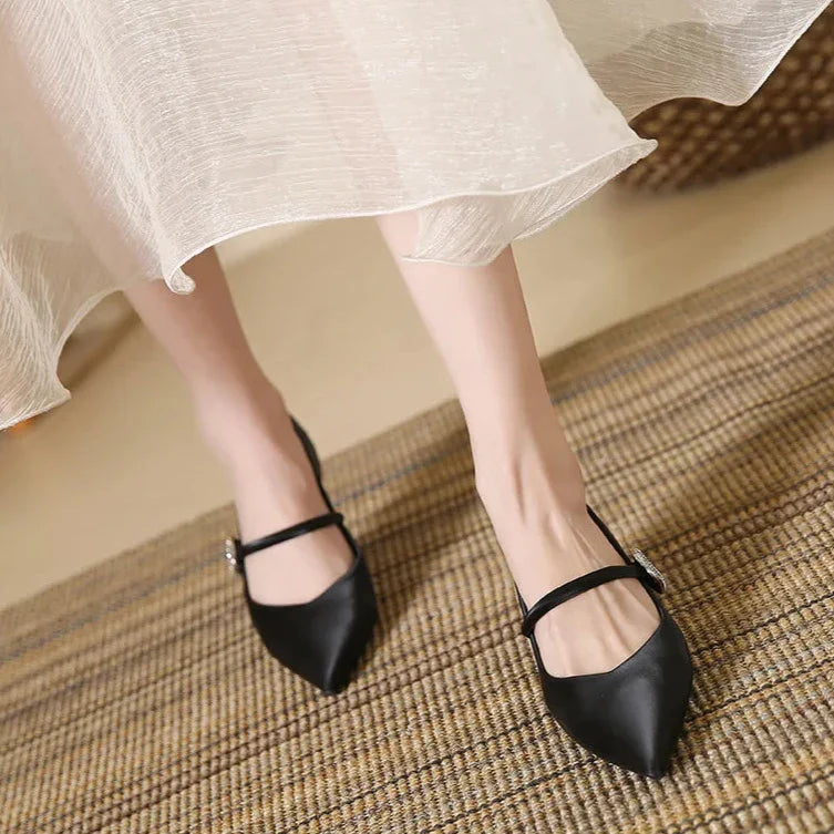 Anna-Berg | Kitten Heels in Classic Style