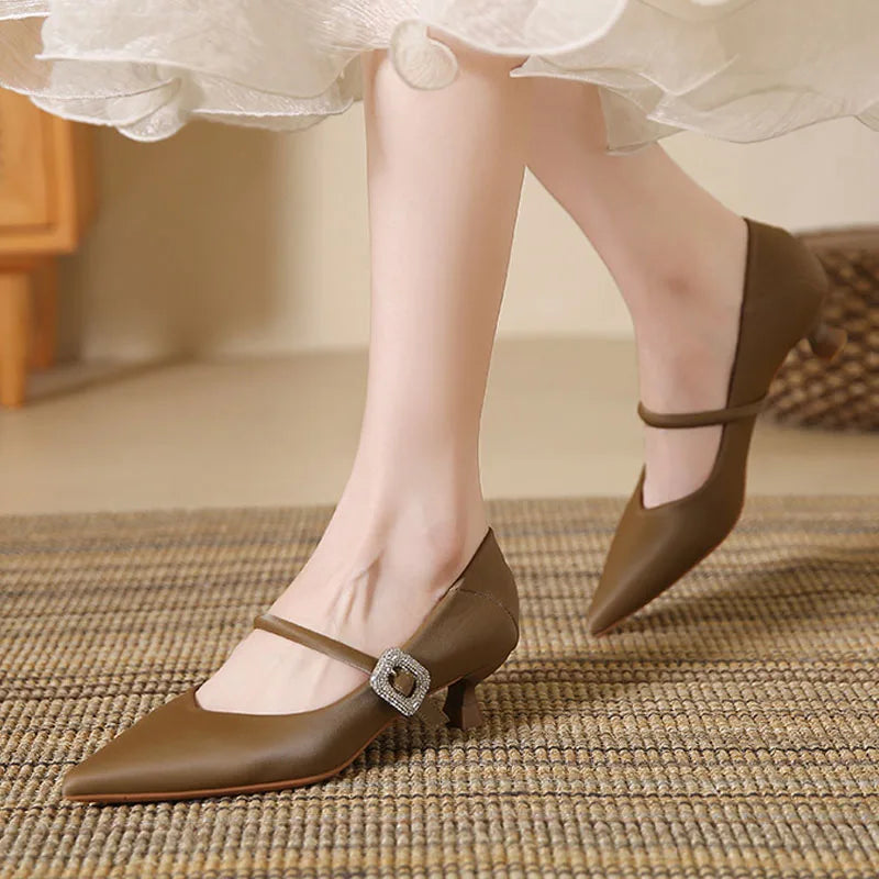 Anna-Berg | Kitten Heels in Classic Style