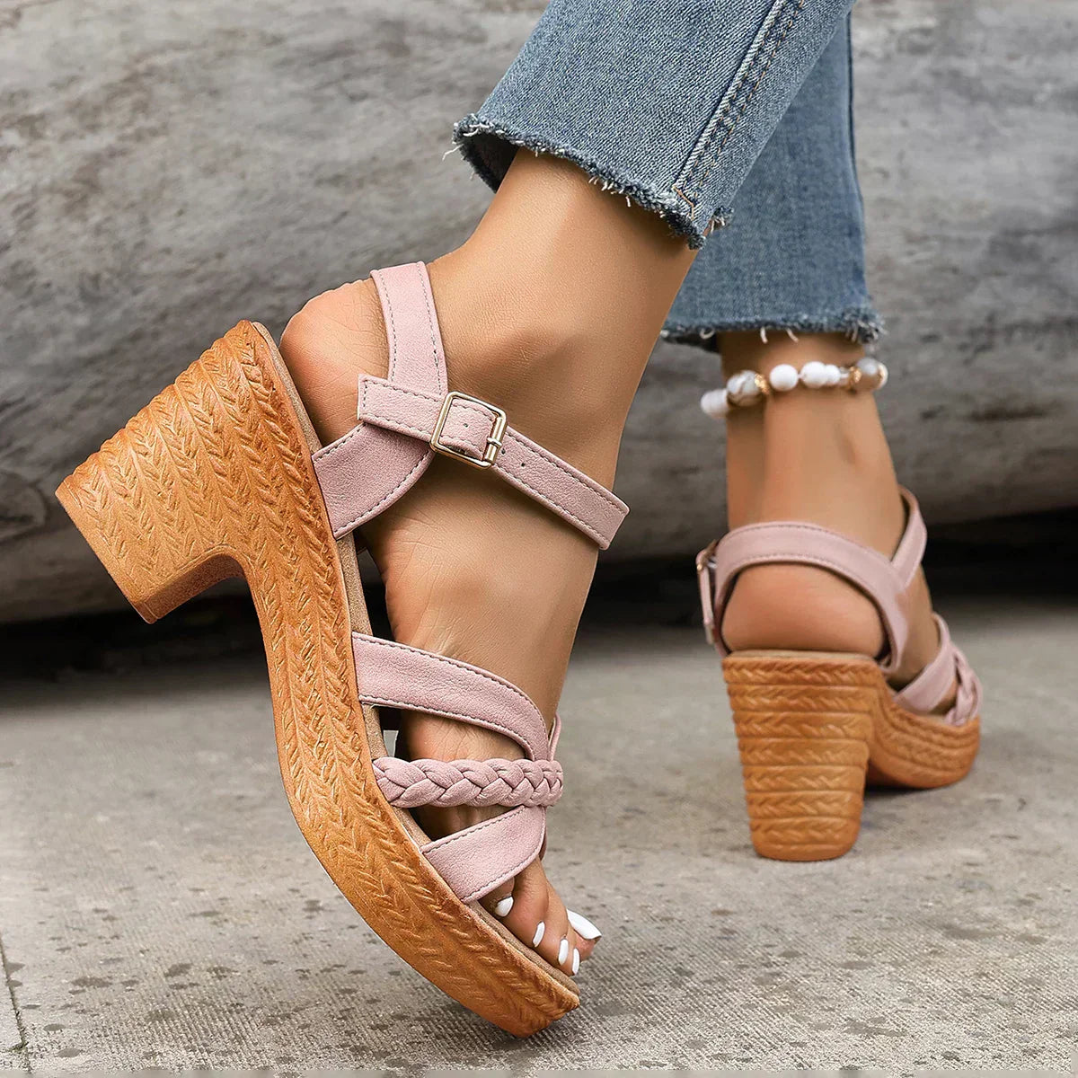 Anna-Berg | Effortless Adjustable Sandals with a Flattering Silhouette