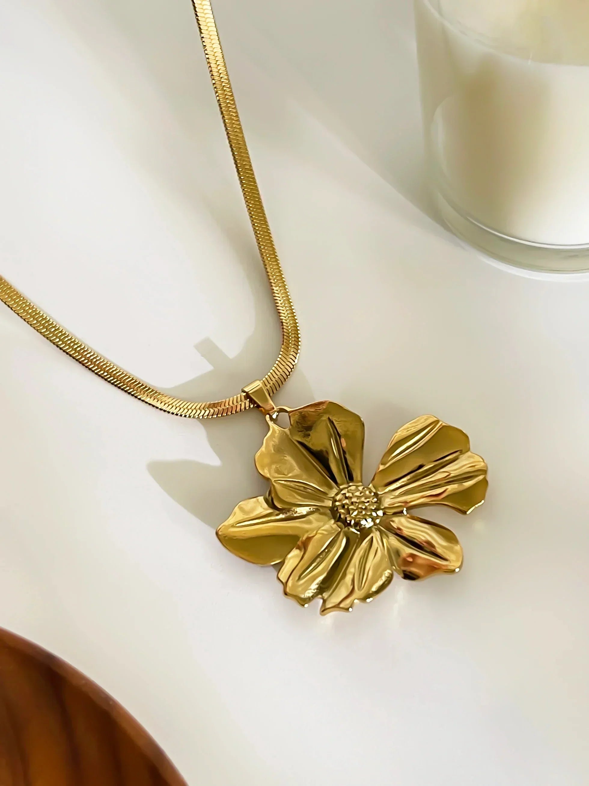 Fioren Hanging Collar