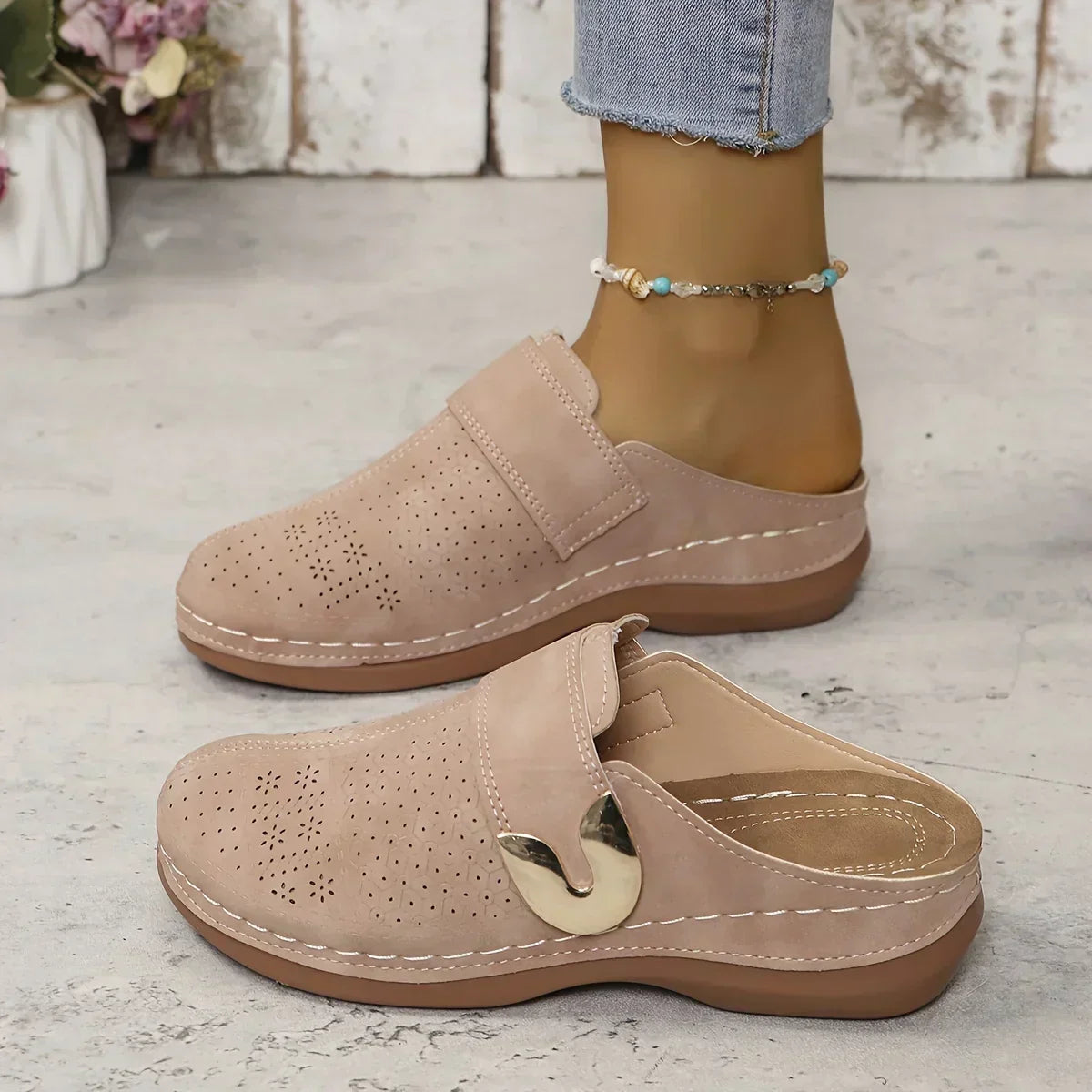 Anna-Berg | Feminine Adjustable Wedge Sandals Made to Turn Heads