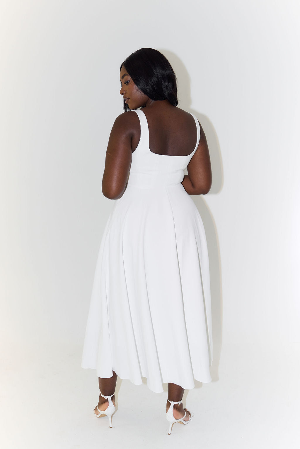 Anna-Berg | Midi Dress – Flattering Fit – Cinched Waist – Flowing Silhouette