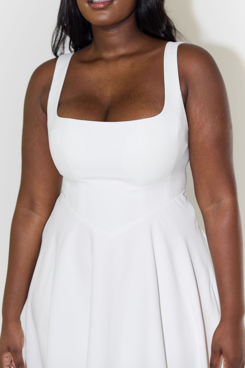 Anna-Berg | Midi Dress – Flattering Fit – Cinched Waist – Flowing Silhouette