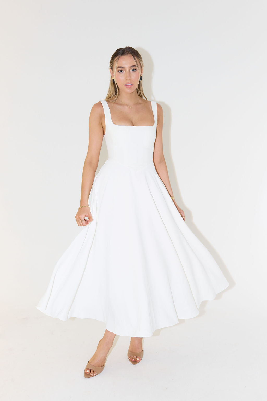 Anna-Berg | Midi Dress – Flattering Fit – Cinched Waist – Flowing Silhouette