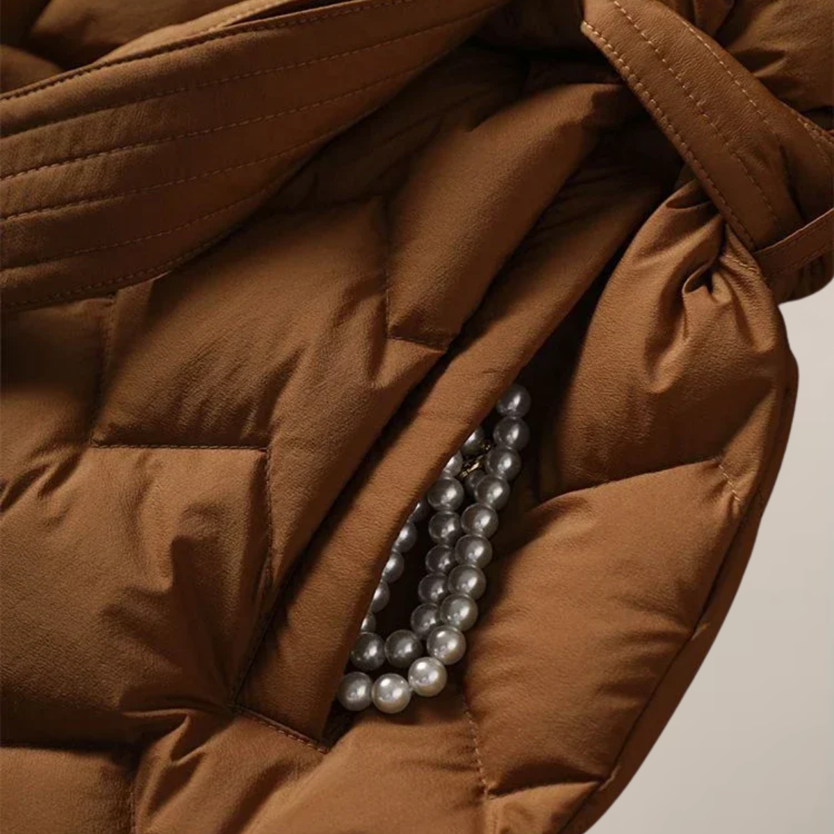 Anna-Berg | Puffer Jacket – Quilted Design – Belted Waist – Elegant Fit