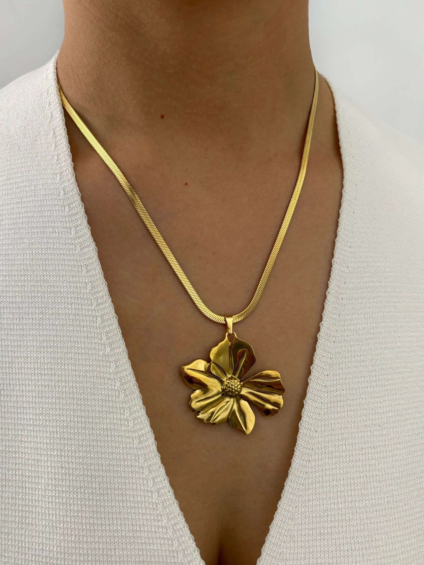 Fioren Hanging Collar