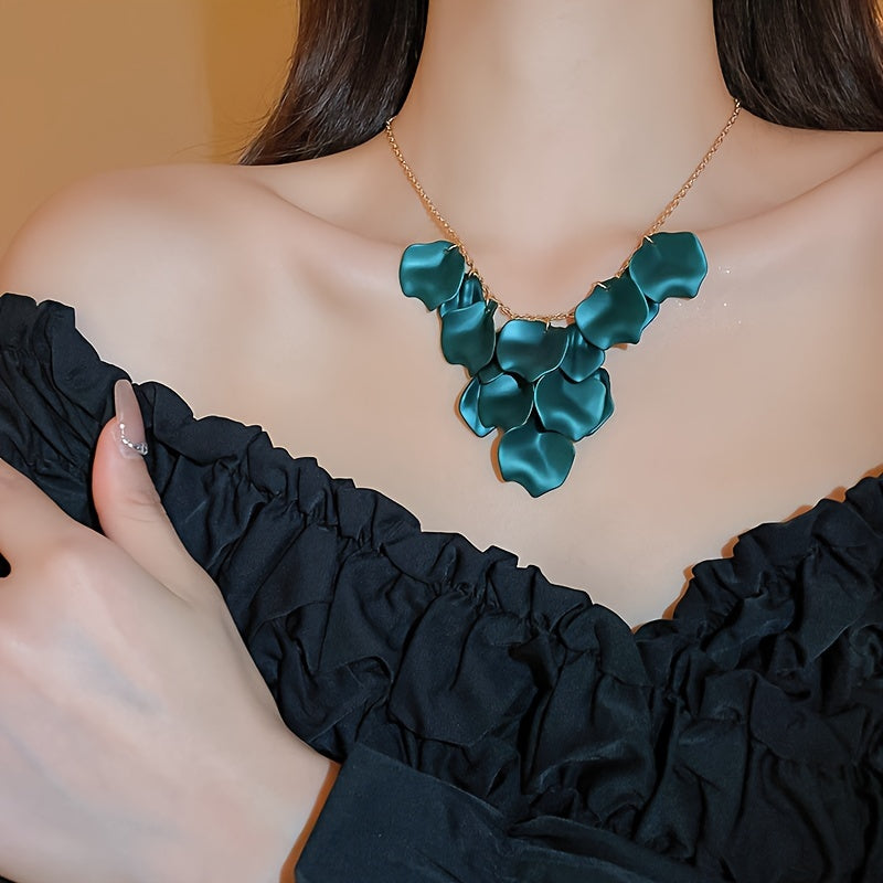 Luxurious Elegant Flower Petal Fringed Necklace