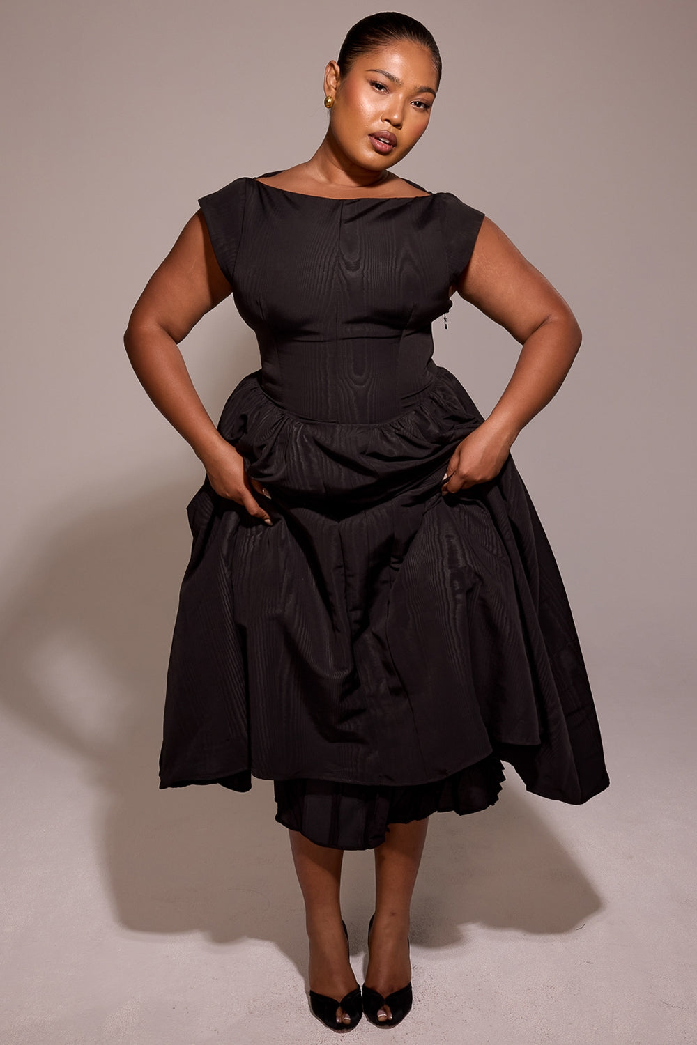 Anna-Berg | Effortless Backless Tulle Midi Dress for Every Occasion