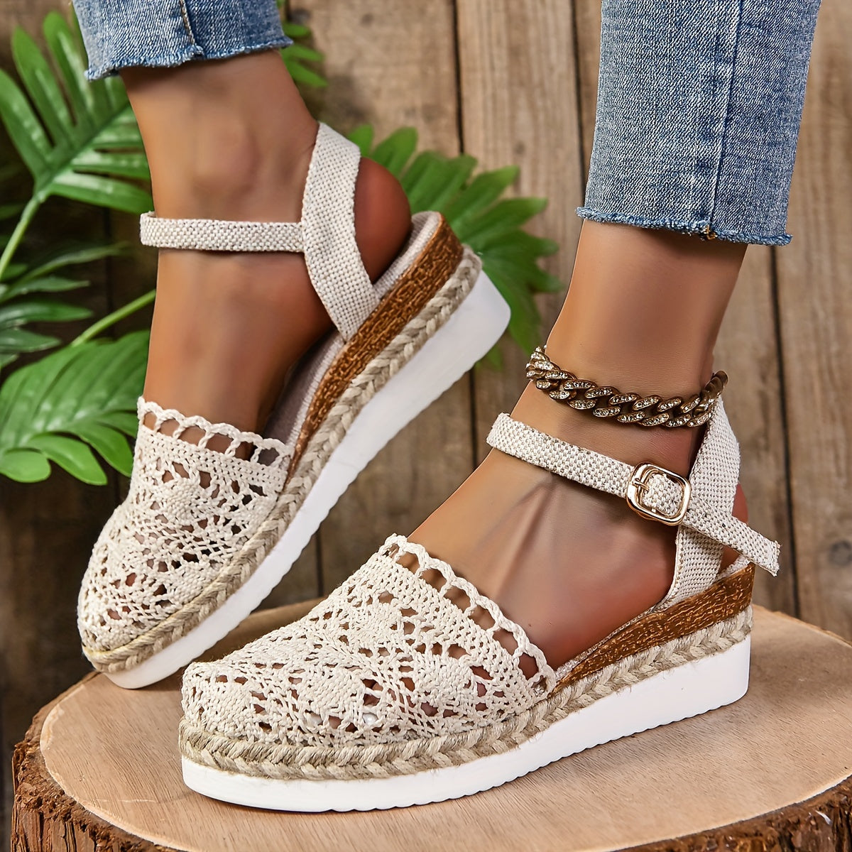 Anna-Berg | Chic Orthopedic Adjustable Sandals in a Flattering Cut