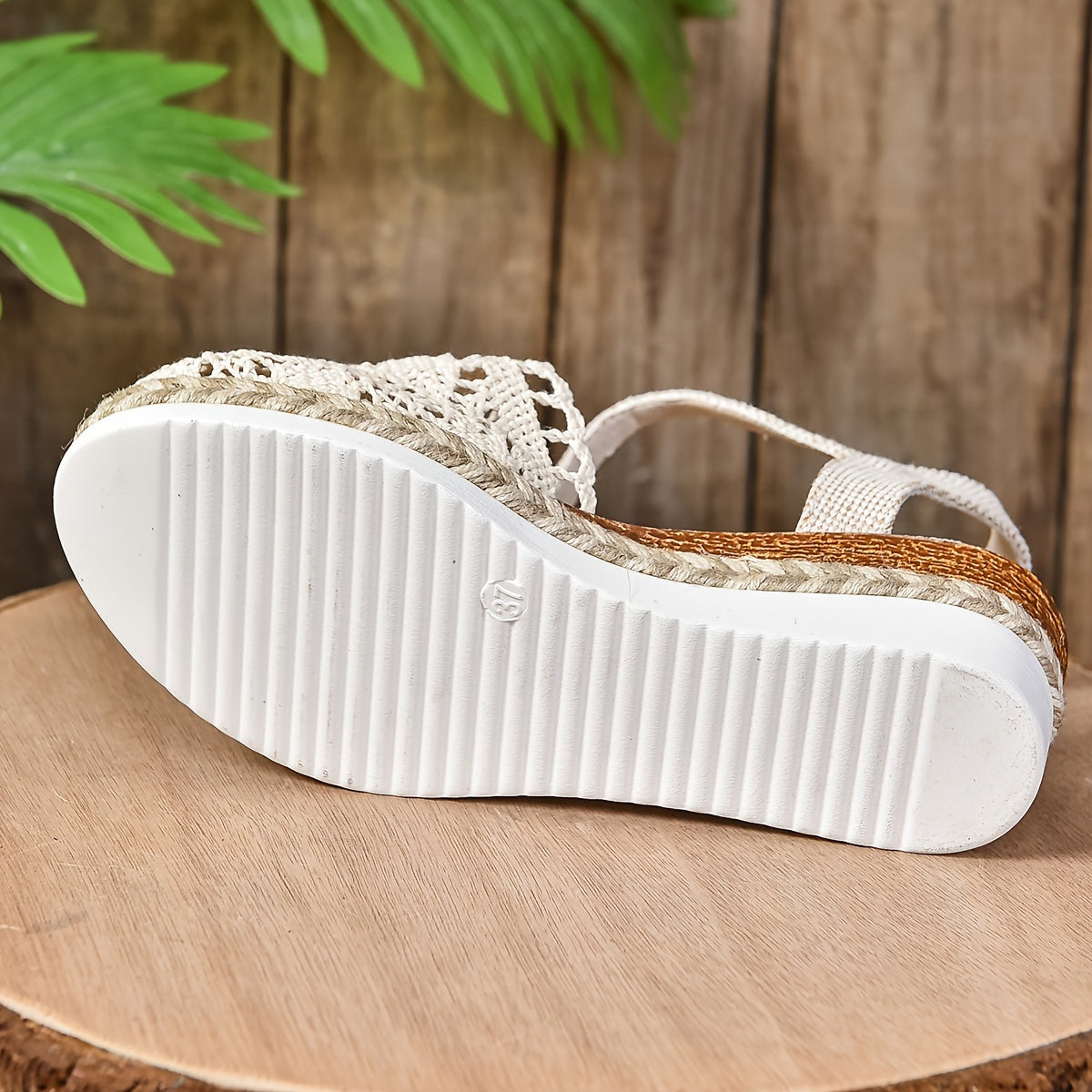 Anna-Berg | Chic Orthopedic Adjustable Sandals in a Flattering Cut