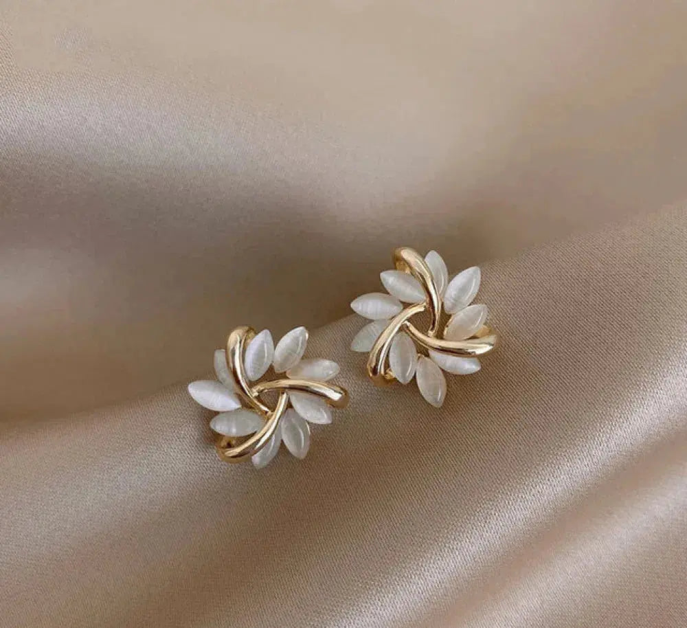 Elegant and exquisite opal leaf circle studs in gold