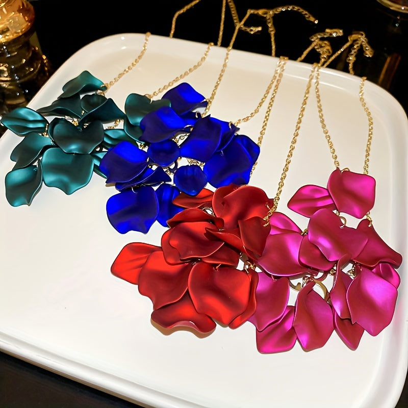 Luxurious Elegant Flower Petal Fringed Necklace