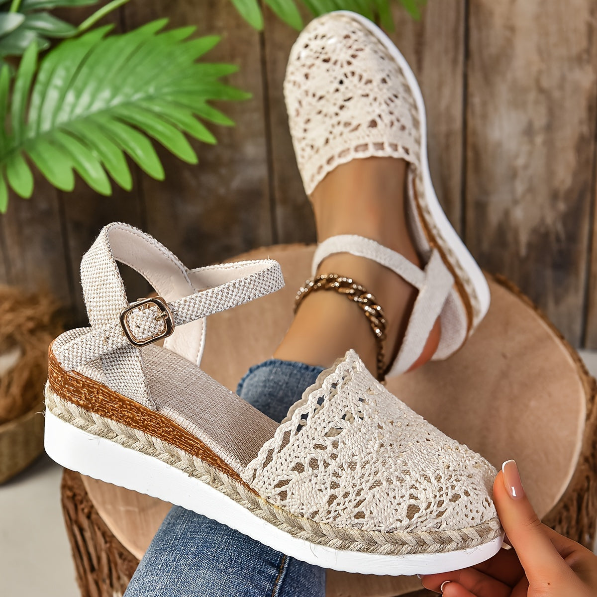 Anna-Berg | Chic Orthopedic Adjustable Sandals in a Flattering Cut